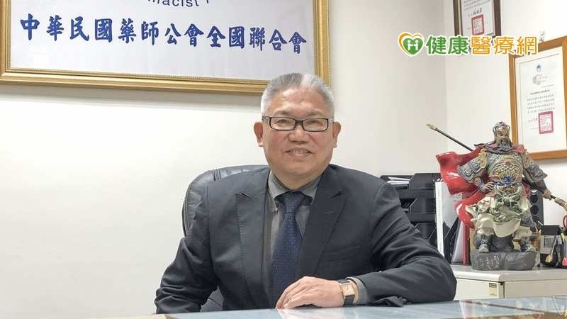 黃金舜理事長說，病患到社區藥局，如果症狀經藥師研判不適用自我藥療，一定會建議轉介，並且藥界與醫界應該